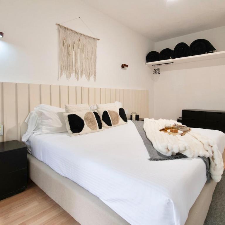 Peace and Comfort, Spacious House for 16 plus Guests - Apartment - 48