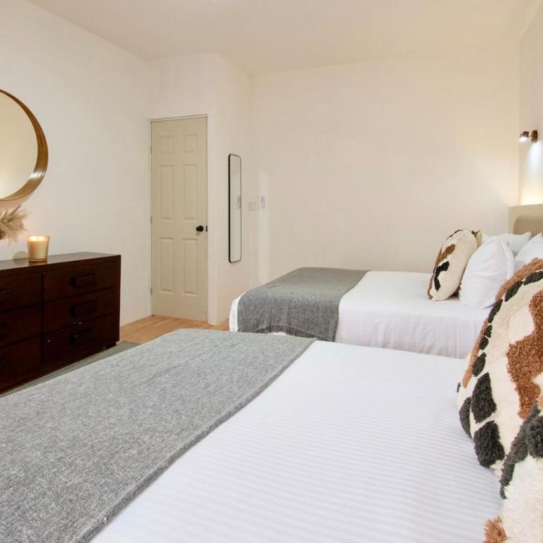 Peace and Comfort, Spacious House for 16 plus Guests - Apartment - 52