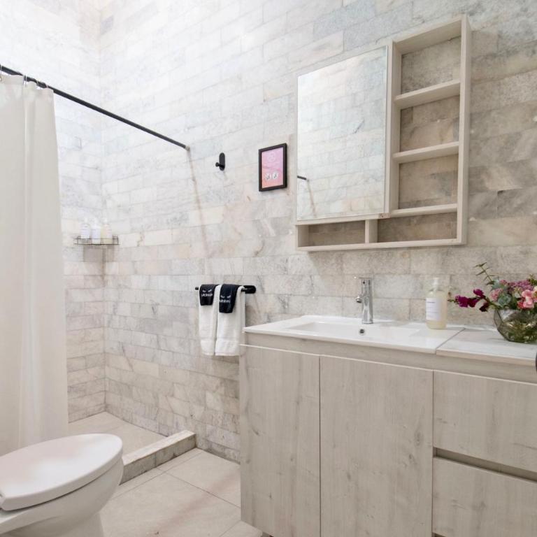 Peace and Comfort, Spacious House for 16 plus Guests - Apartment - 64