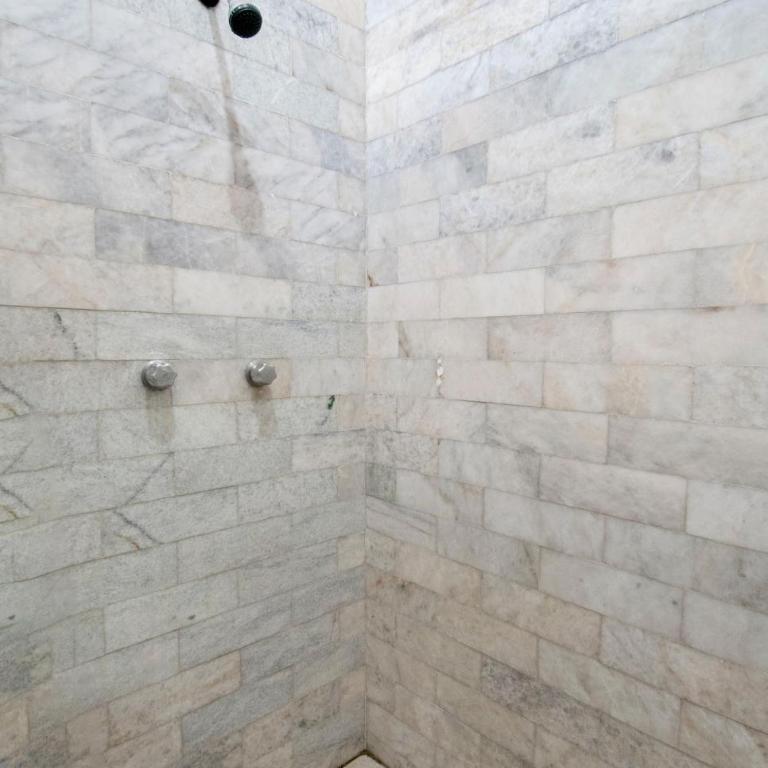 Peace and Comfort, Spacious House for 16 plus Guests - Apartment - 68