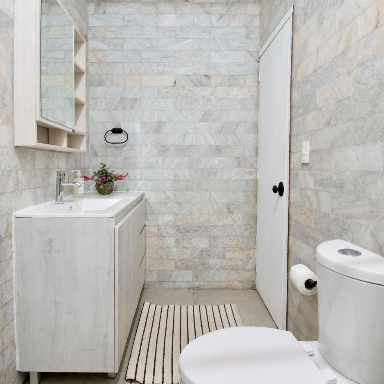 Peace and Comfort, Spacious House for 16 plus Guests - Apartment - 71