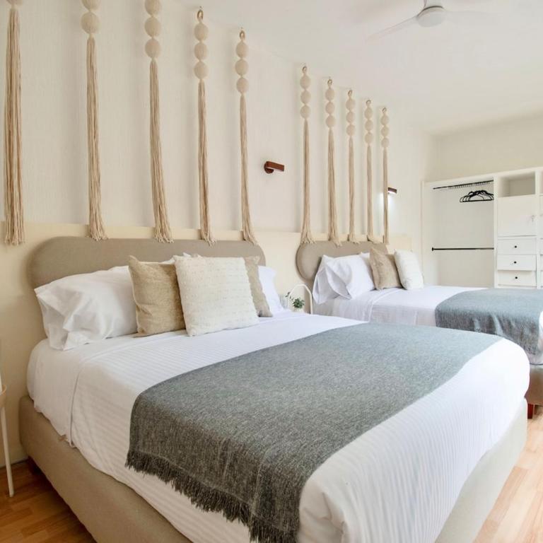 Peace and Comfort, Spacious House for 16 plus Guests - Apartment - 84