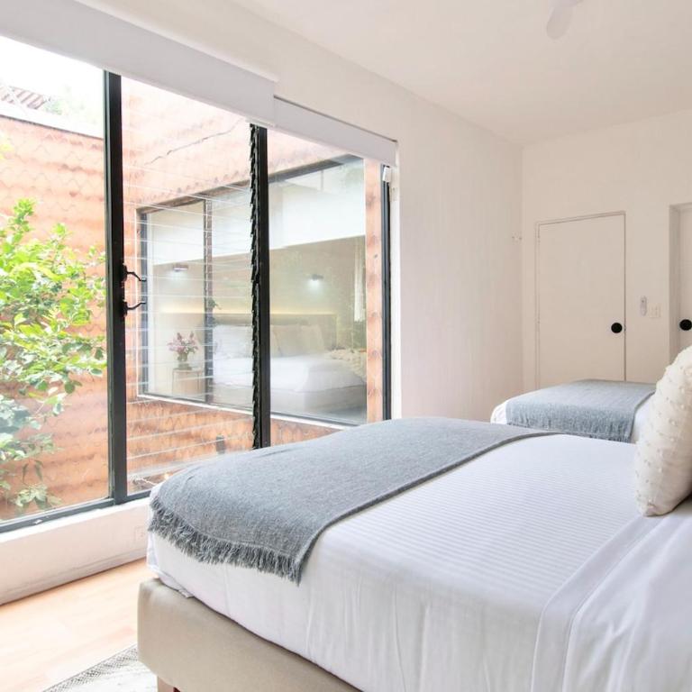 Peace and Comfort, Spacious House for 16 plus Guests - Apartment - 90