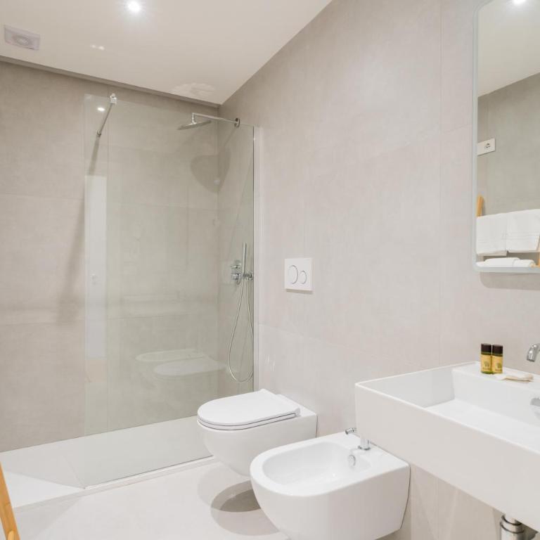 VIRA Concept Rooms - Lecce Selection - Zimmer mit Kingsize-Bett und Balkon - 9