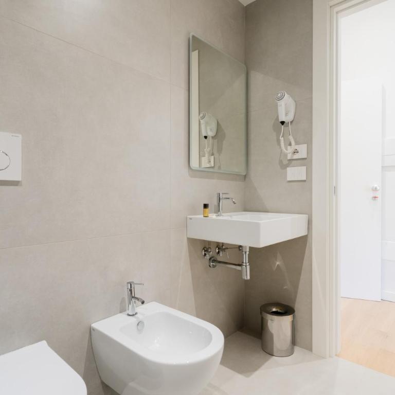 VIRA Concept Rooms - Lecce Selection - Zimmer mit Kingsize-Bett und Balkon - 8