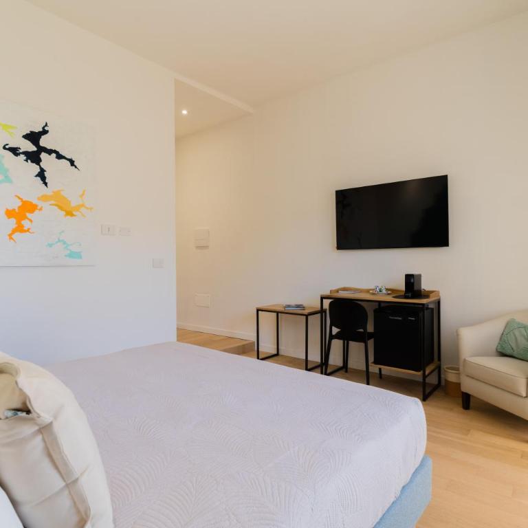 VIRA Concept Rooms - Lecce Selection - Zimmer mit Kingsize-Bett und Balkon - 5