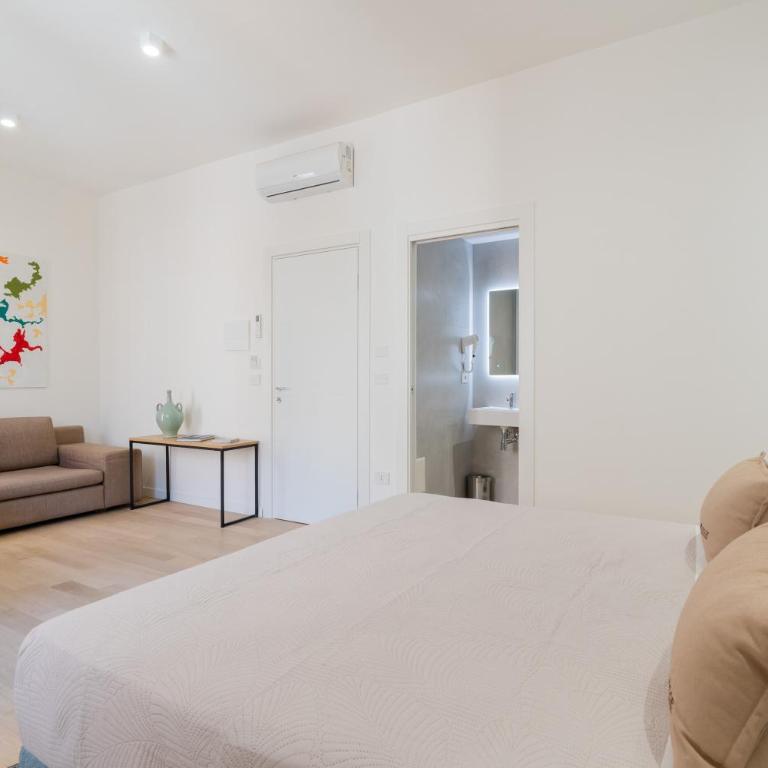 VIRA Concept Rooms - Lecce Selection - Zimmer mit Kingsize-Bett und Balkon - 10