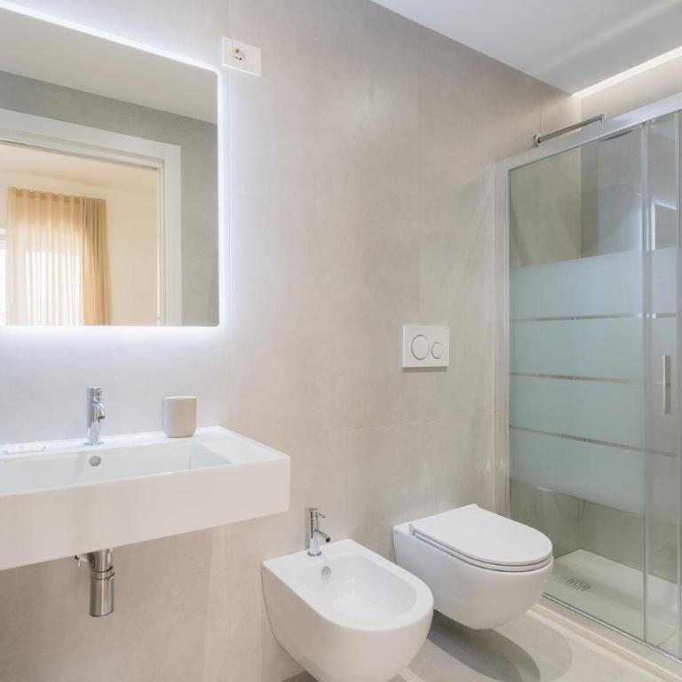 VIRA Concept Rooms - Lecce Selection - Zimmer mit Kingsize-Bett und Balkon - 6