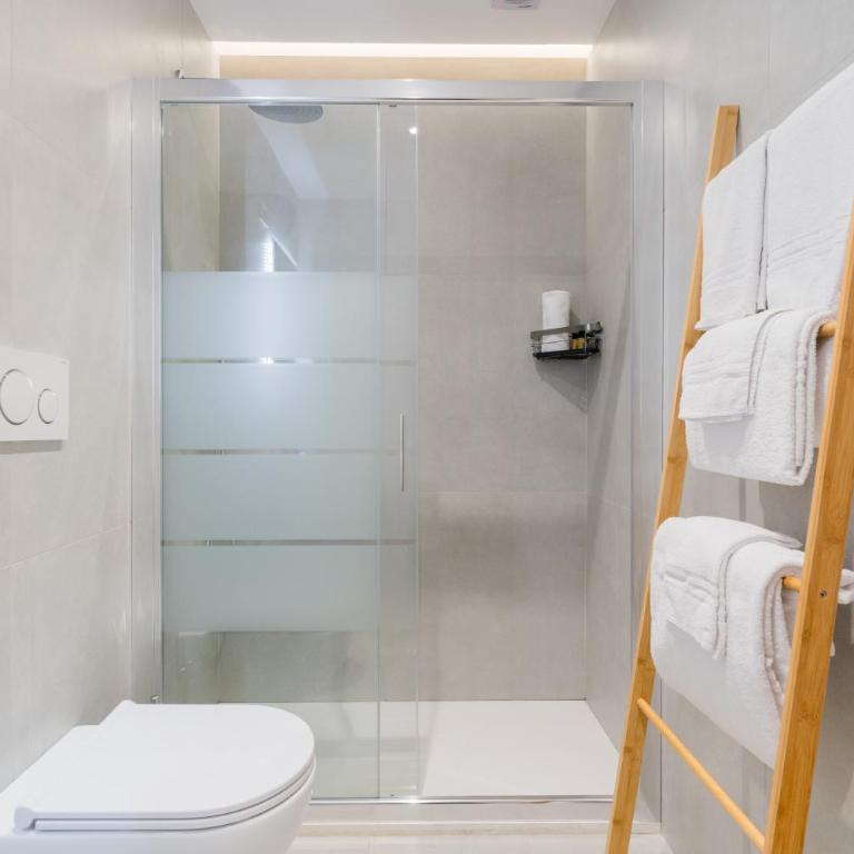 VIRA Concept Rooms - Lecce Selection - Zimmer mit Kingsize-Bett und Balkon - 1