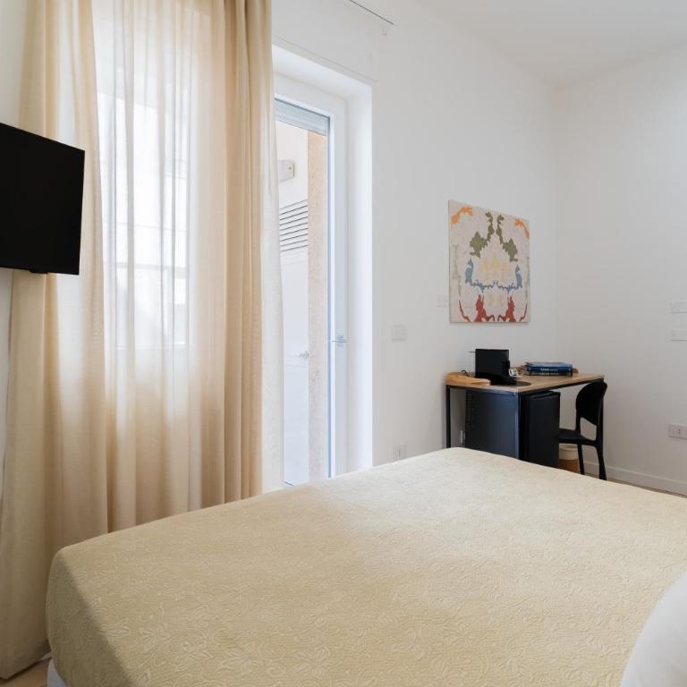 VIRA Concept Rooms - Lecce Selection - Zimmer mit Kingsize-Bett und Balkon - 8