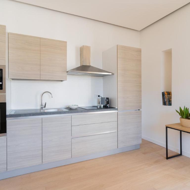 VIRA Concept Rooms - Lecce Selection - Deluxe Apartment mit 1 Schlafzimmer und Stadtblick - 2