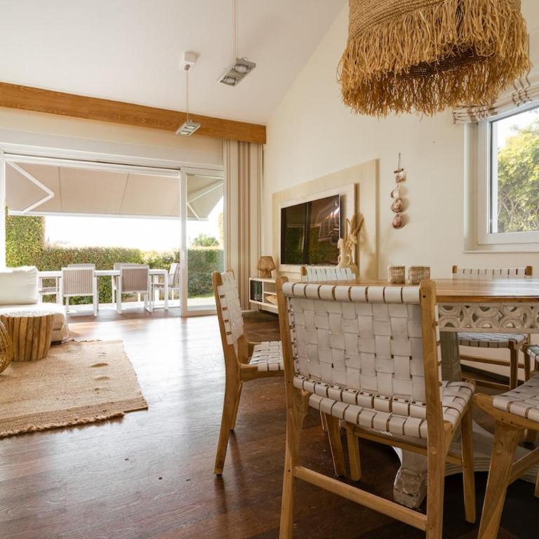 Villa Madrugada, beachside villa in Costabella - Villa - 2