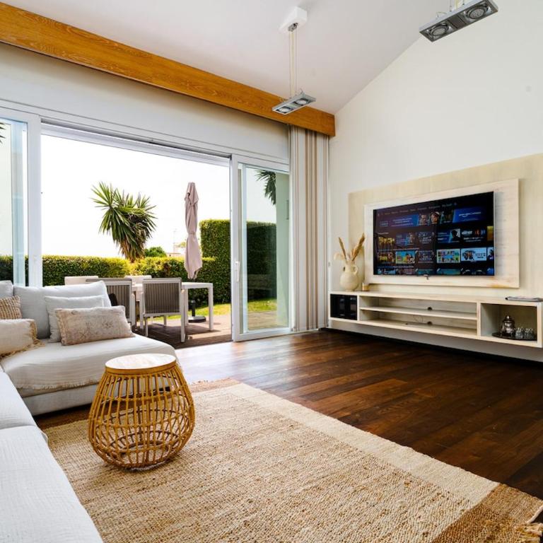 Villa Madrugada, beachside villa in Costabella - Villa - 80