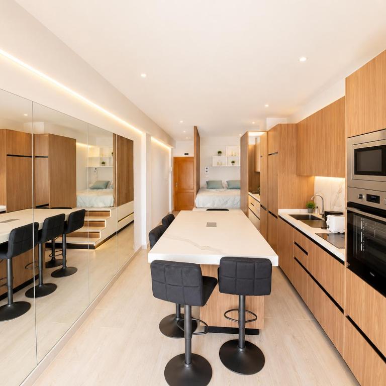 Modern Beachfront Studio with Balcony Views NEW - Appartement Premium 1 Chambre - Vue sur Océan - 10