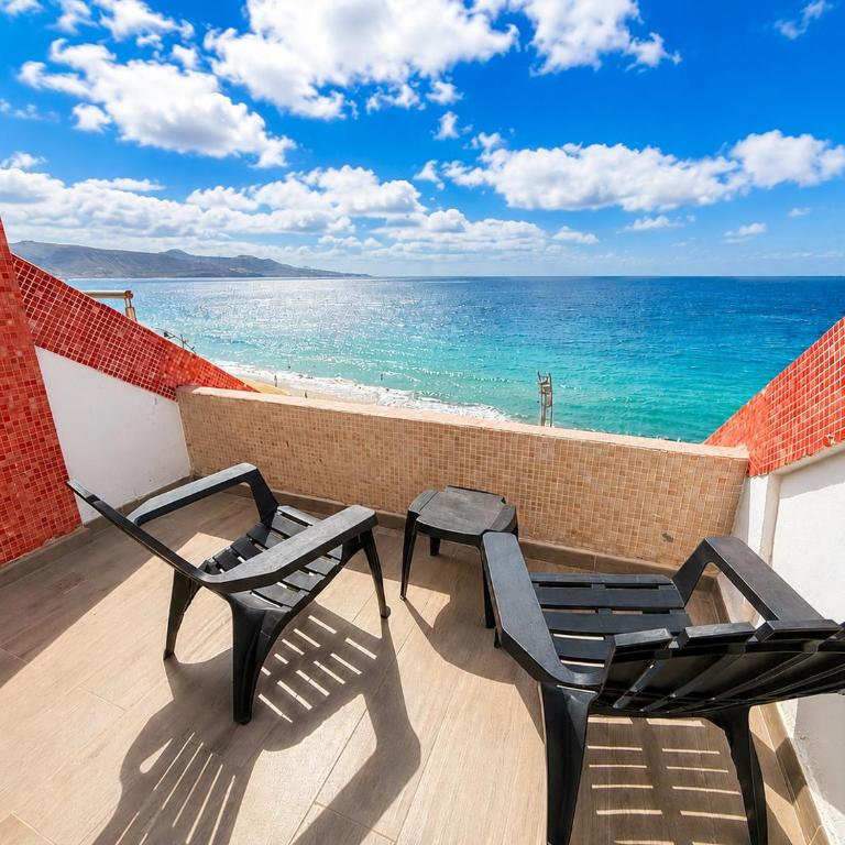 Modern Beachfront Studio with Balcony Views NEW - Appartement Premium 1 Chambre - Vue sur Océan - 2