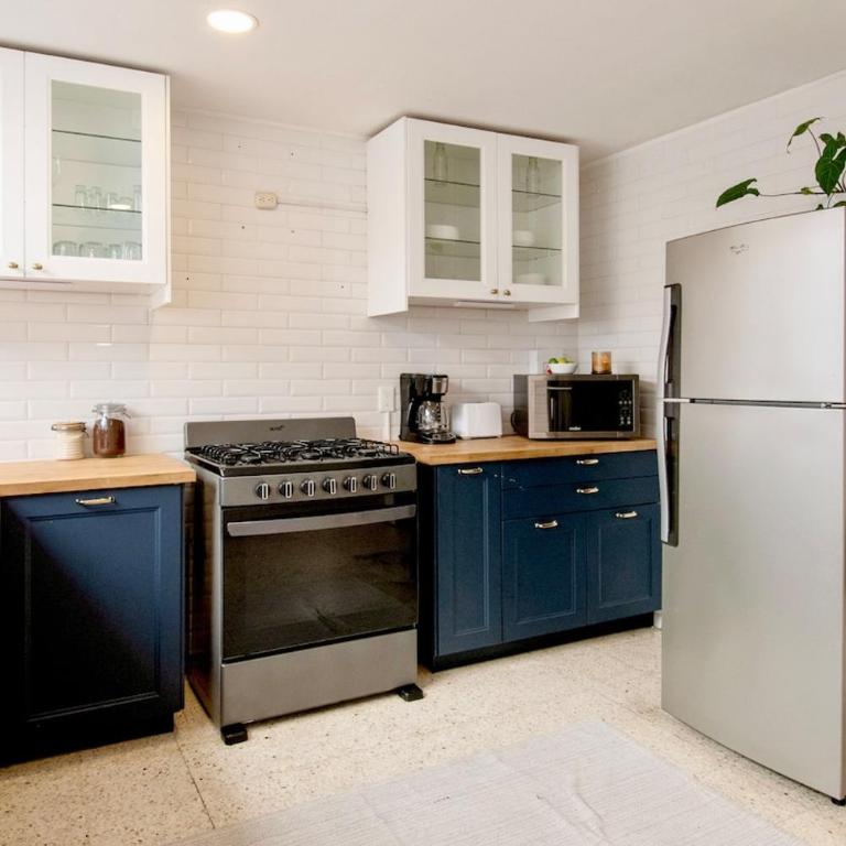 Coyoacán 6 bedroom house, 3 and a half bathrooms, 14 guests - Apartment - 69