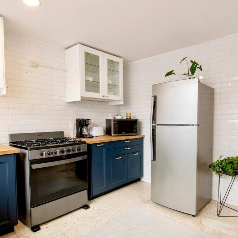 Coyoacán 6 bedroom house, 3 and a half bathrooms, 14 guests - Apartment - 68