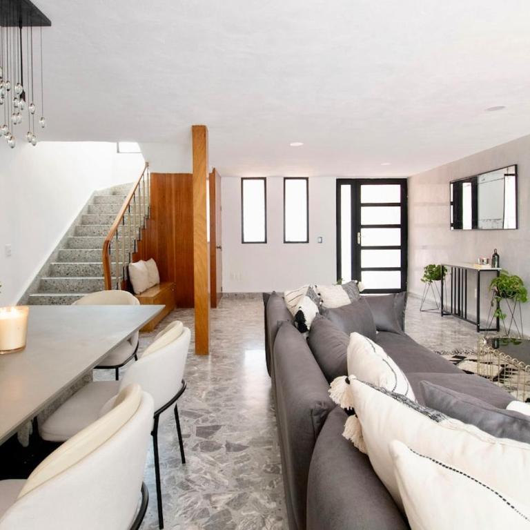 Coyoacán 6 bedroom house, 3 and a half bathrooms, 14 guests - Apartment - 82