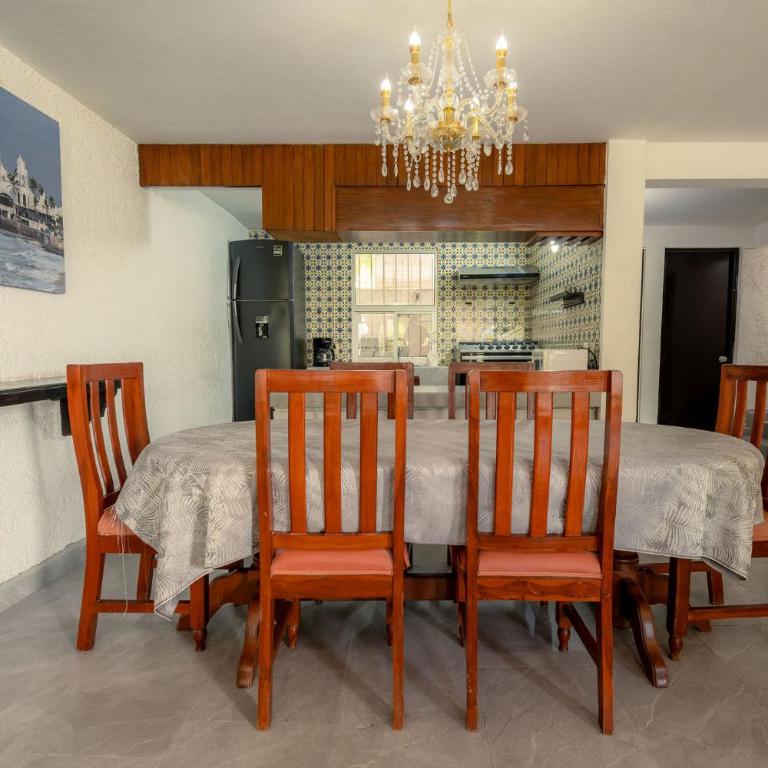 Villa serena para 10 personas con alberca, jardines y playa - Casa de 3 dormitorios - 6