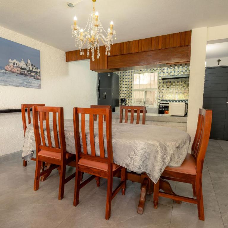 Villa serena para 10 personas con alberca, jardines y playa - Casa de 3 dormitorios - 8