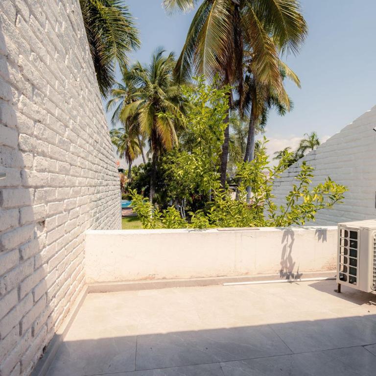 Villa serena para 10 personas con alberca, jardines y playa - Casa de 3 dormitorios - 18
