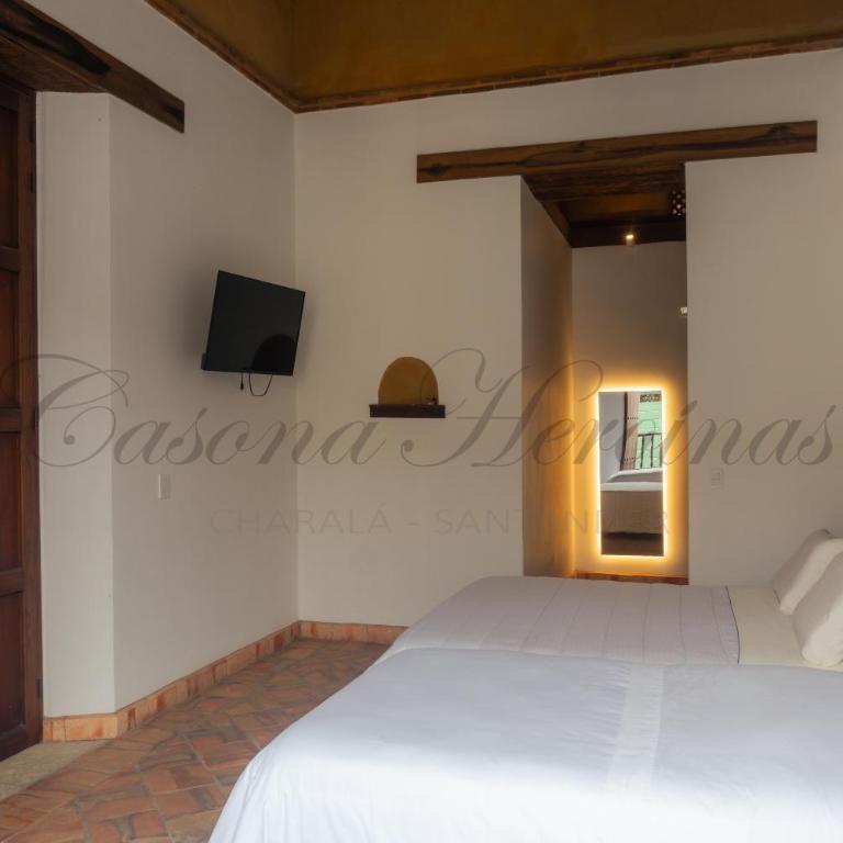 Hotel Casona Heroínas Charalá - Deluxe Family Room - 1