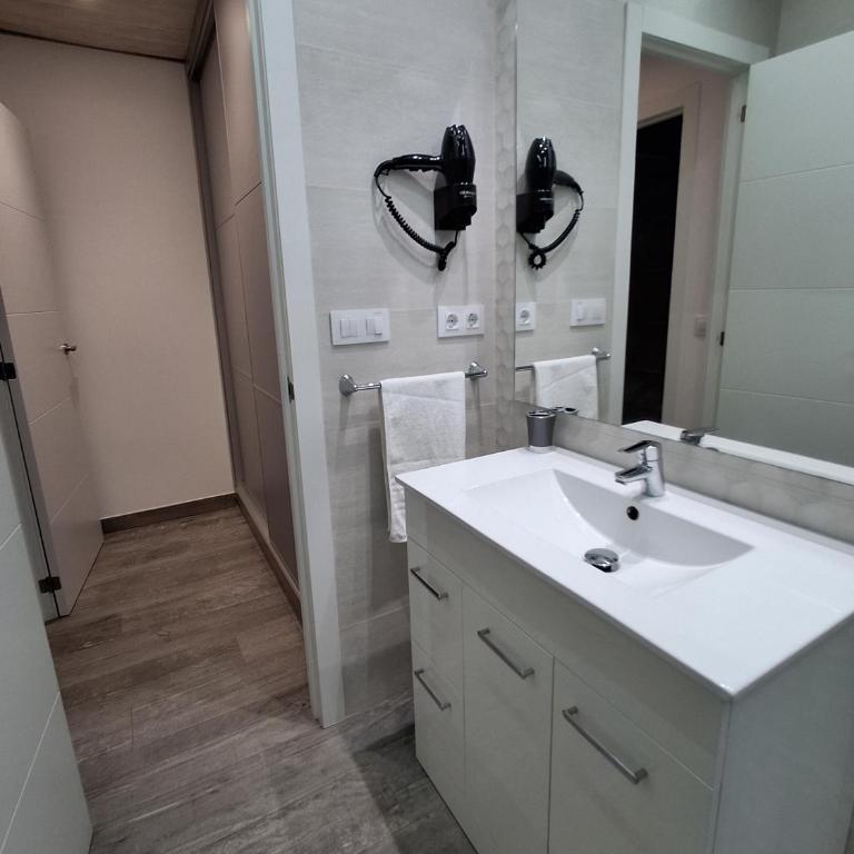 Loft La Calahorra - One-Bedroom Apartment - 15