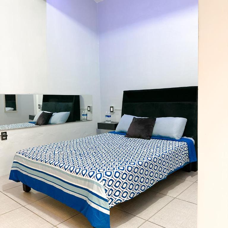 Nude Center Rooms - Double Room with Private Bathroom - 13