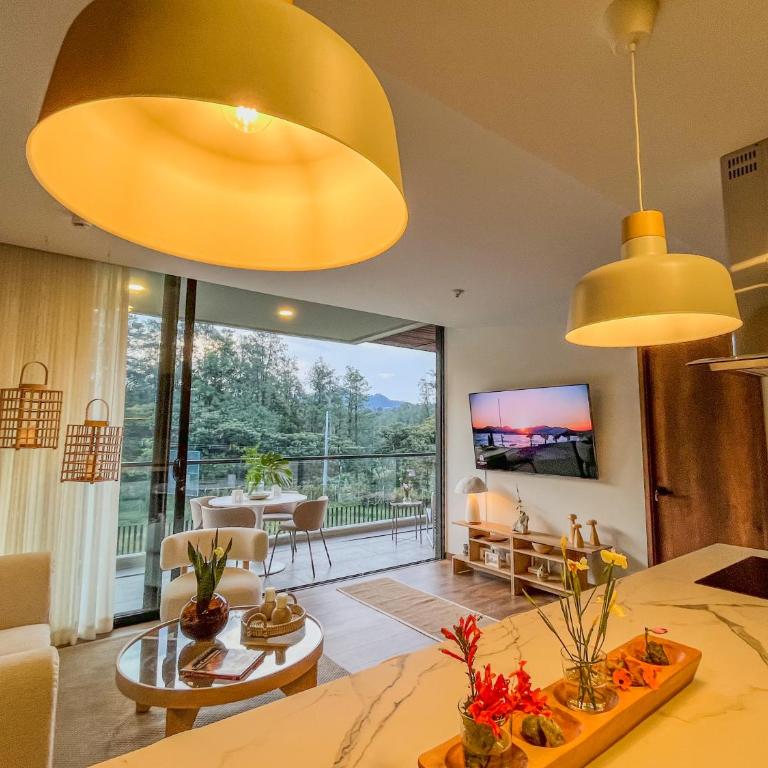 Quarzzo Suites by NOWA - Two-Bedroom Deluxe Apartment with Balcony - 1