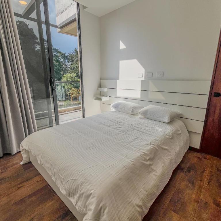 Quarzzo Suites by NOWA - Two-Bedroom Deluxe Apartment with Balcony - 9