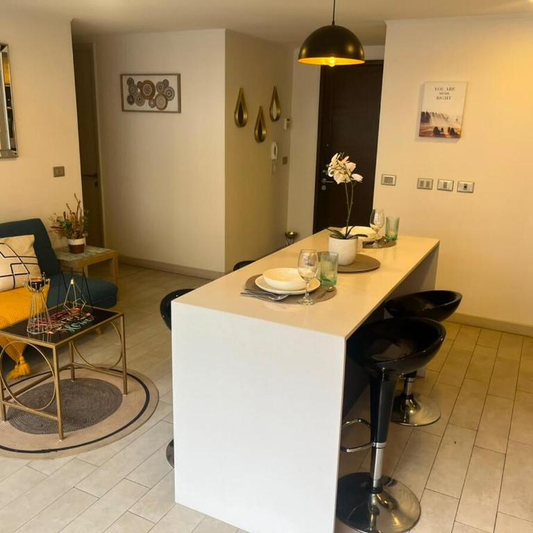 Spacious and new for 5 Metro Parking Wi-Fi - Apartamento de 3 dormitorios - 2