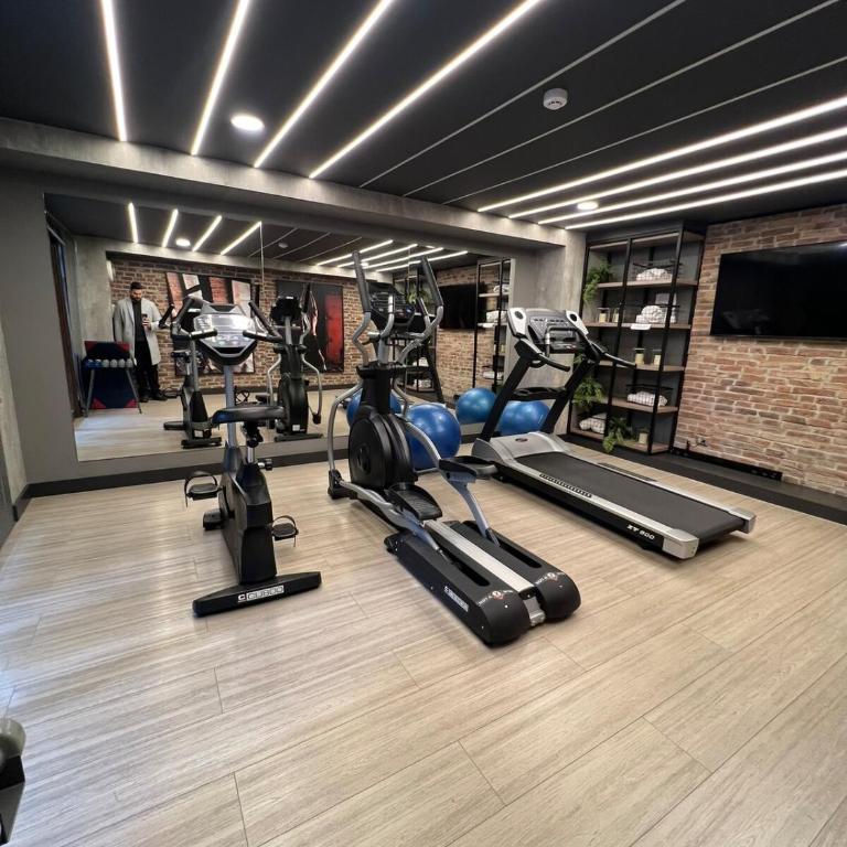 Spacious and new for 5 Metro Parking Wi-Fi - Apartamento de 3 dormitorios - 17