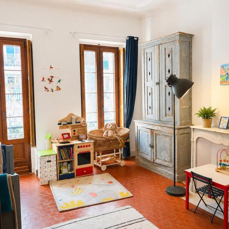 Rare bright 4-room apartment with terrace, air conditioning & private parking - Appartement 3 Chambres - 3