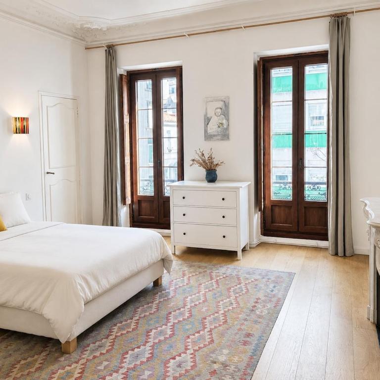 Rare bright 4-room apartment with terrace, air conditioning & private parking - Appartement 3 Chambres - 6