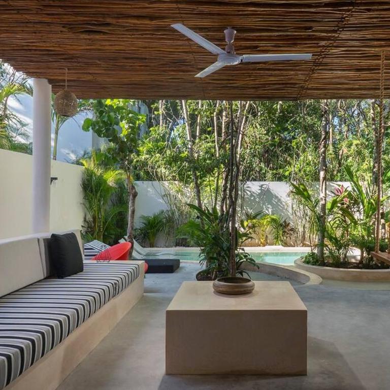 Twin Villas 8BR, Concierge, Gated ,Jacuzzi, Paddle court - Villa - 8