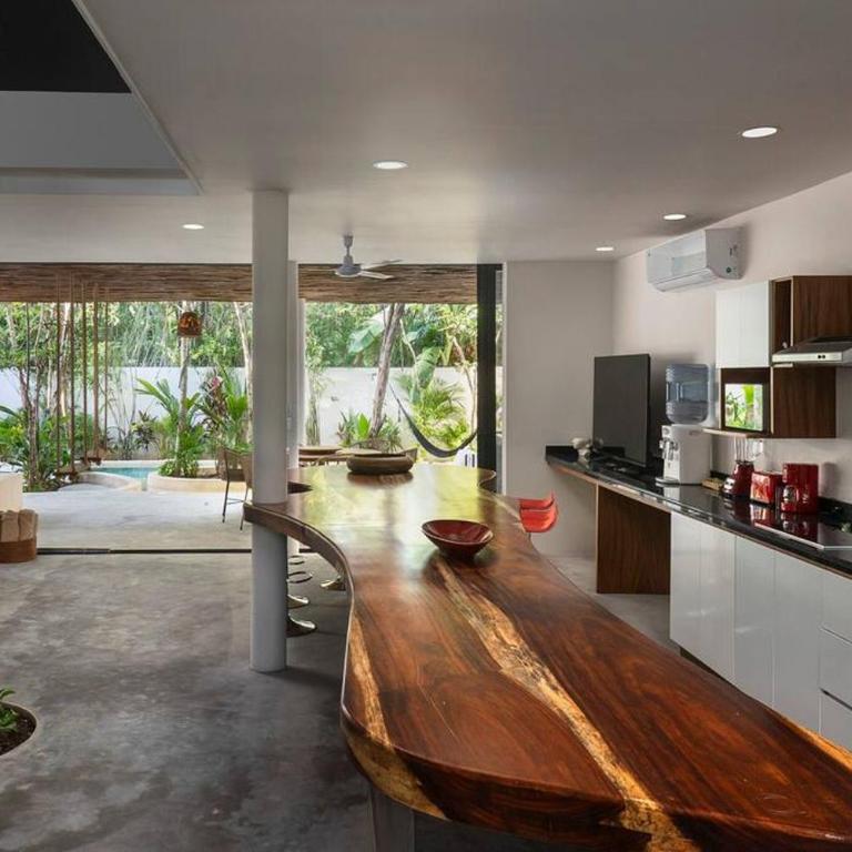 Twin Villas 8BR, Concierge, Gated ,Jacuzzi, Paddle court - Villa - 25