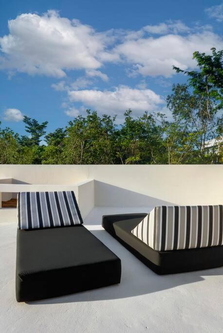 Twin Villas 8BR, Concierge, Gated ,Jacuzzi, Paddle court - Villa - 39