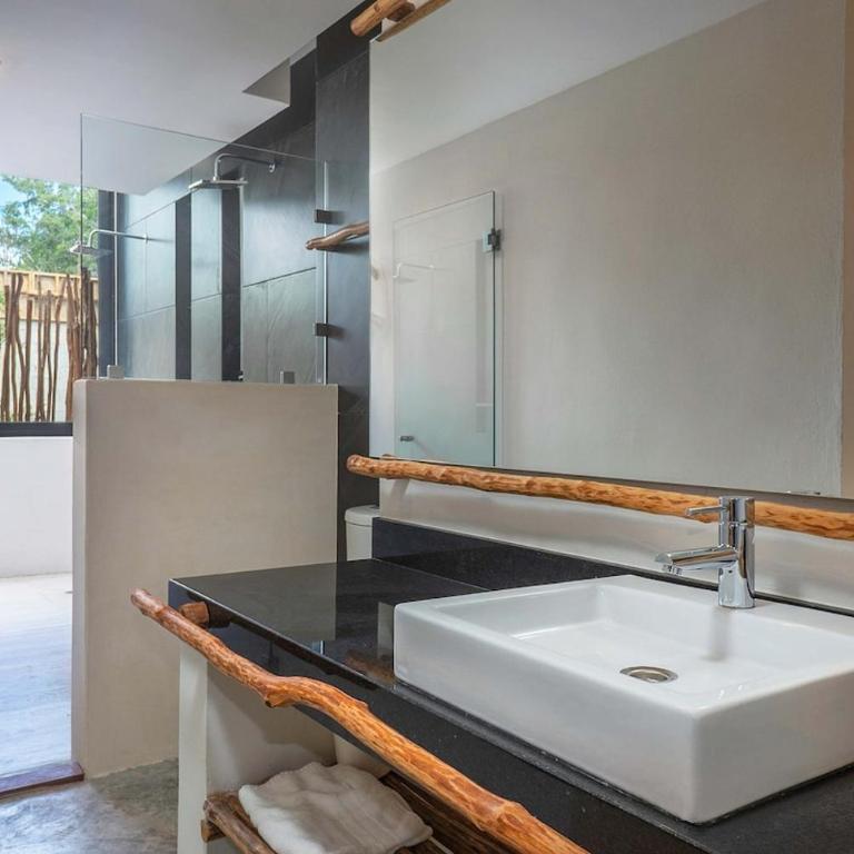 Twin Villas 8BR, Concierge, Gated ,Jacuzzi, Paddle court - Villa - 41