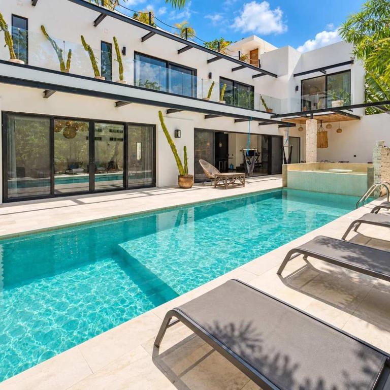 Luxe 8BR Double Villa, Gated, Patio & Pool - Villa - 9
