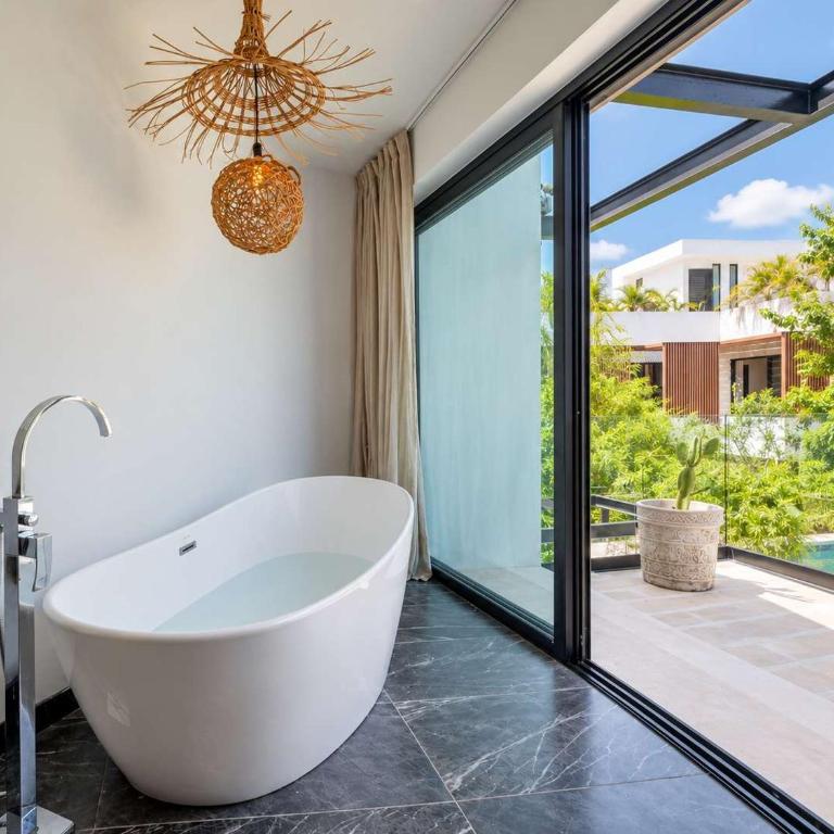 Luxe 8BR Double Villa, Gated, Patio & Pool - Villa - 23