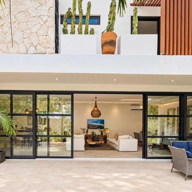 Luxe 8BR Double Villa, Gated, Patio & Pool - Villa - 43