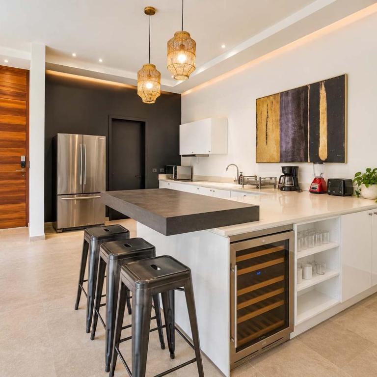 Luxe 8BR Double Villa, Gated, Patio & Pool - Villa - 44