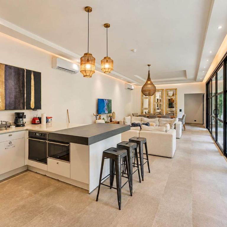 Luxe 8BR Double Villa, Gated, Patio & Pool - Villa - 45