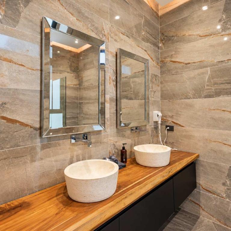 Luxe 8BR Double Villa, Gated, Patio & Pool - Villa - 49