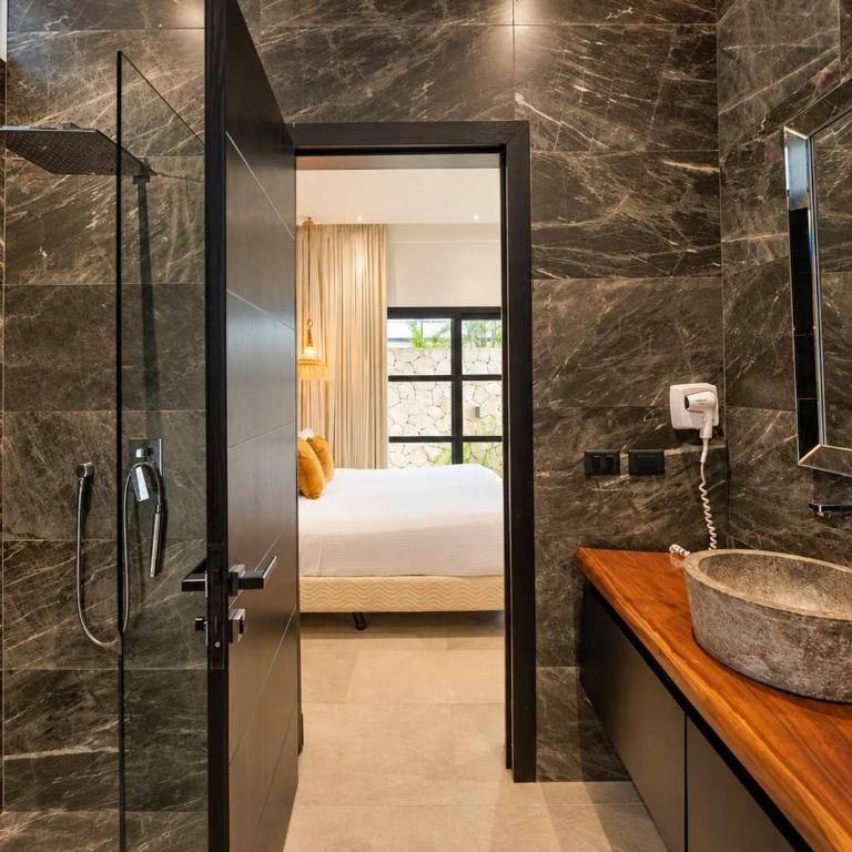 Luxe 8BR Double Villa, Gated, Patio & Pool - Villa - 53