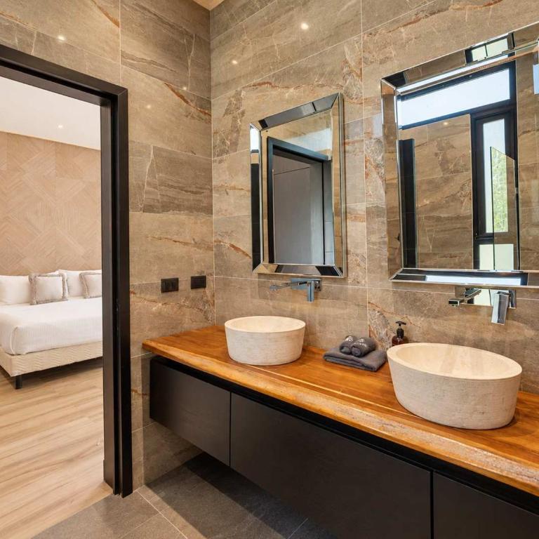 Luxe 8BR Double Villa, Gated, Patio & Pool - Villa - 56
