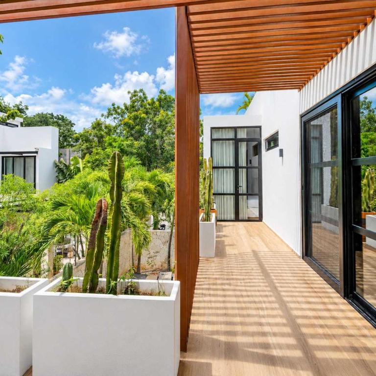 Luxe 8BR Double Villa, Gated, Patio & Pool - Villa - 60