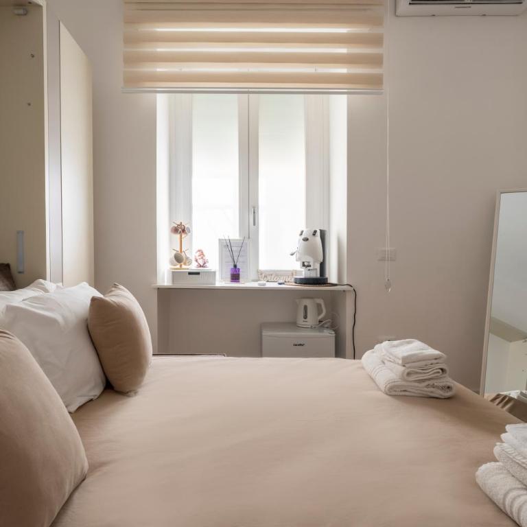 Binario Centrale Guest House - Double Room with Private Bathroom - 16