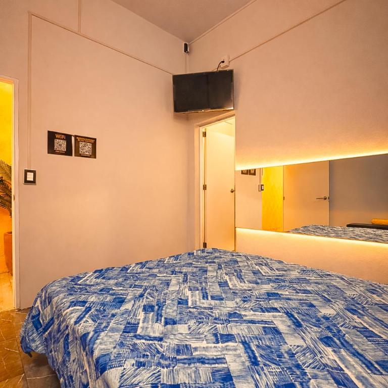 Nude Center Rooms - Double Room with Private Bathroom - 15
