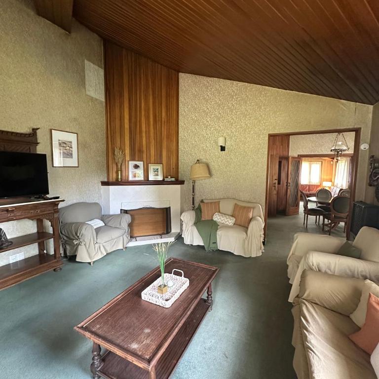 Chacra Los Cipreses - Casa completa con gran parque arbolado, 7 personas, entorno tranquilo - Vacation Home - 16